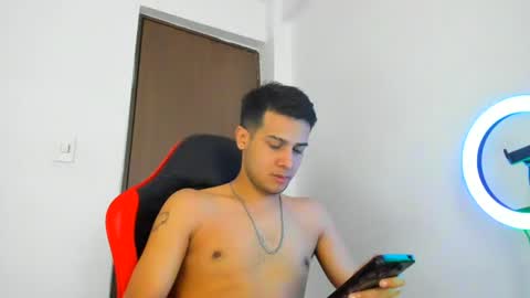 Independence model AbelAsburgo online show from 07-01-26, 10:09