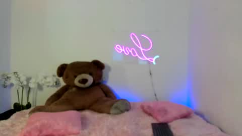 Snapshot of abellaconnor chatting on 01-24-25, 09:58 Abella and Kendra online show from 01-24-25, 09:58