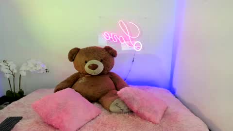 Snapshot of abellaconnor chatting on 02-01-25, 08:05 Abella and Kendra online show from 02-01-25, 08:05