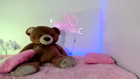 Snapshot of abellaconnor chatting on 02-03-25, 11:26 Abella and Kendra online show from 02-03-25, 11:26