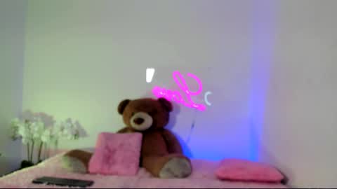 Snapshot of abellaconnor chatting on 02-14-25, 01:56 Abella and Kendra online show from 02-14-25, 01:56