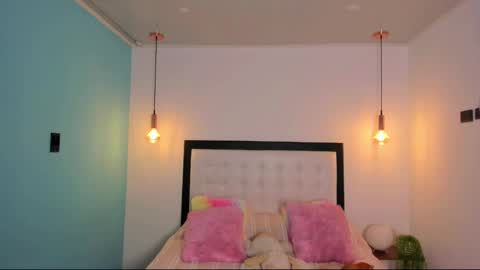 Snapshot of abellaconnor chatting on 03-08-25, 08:14 Abella and Kendra online show from 03-08-25, 08:14