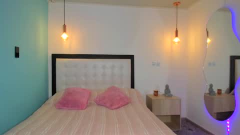 Snapshot of abellaconnor chatting on 09-28-25, 09:09 Abella and Kendra online show from 09-28-25, 09:09