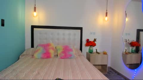 Snapshot of abellaconnor chatting on 11-28-25, 08:33 Abella and Kendra online show from 11-28-25, 08:33