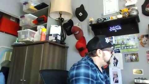 Snapshot of abennett76 chatting on 05-27-26, 04:04 AJ online show from 05-27-26, 04:04