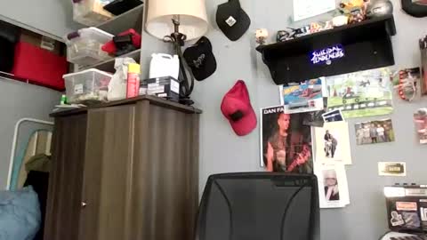 Snapshot of abennett76 chatting on 06-05-26, 02:56 AJ online show from 06-05-26, 02:56
