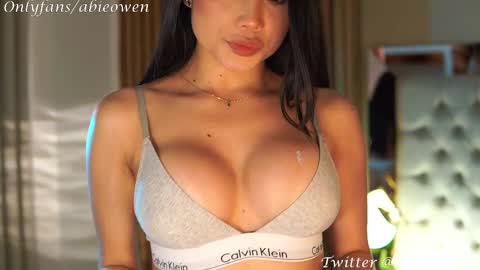 abie_owen online show from 02-11-25, 09:35