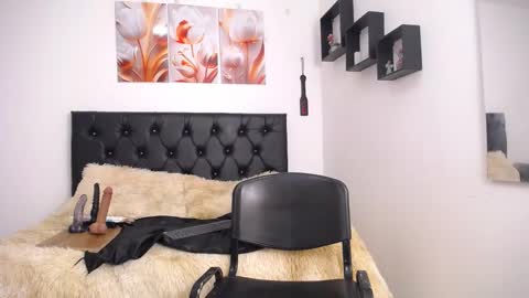 Abigail online show from 03-11-25, 03:56