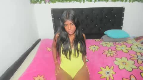 Snapshot of abigail_hot10 chatting on 10-16-25, 03:35 abigail_hot10 online show from 10-16-25, 03:35