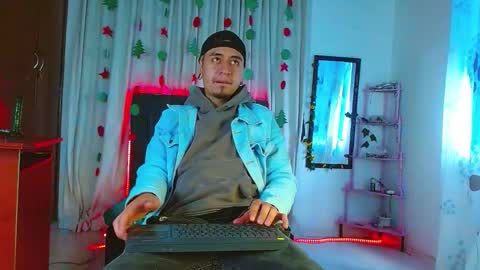 Snapshot of abnerdam chatting on 11-12-25, 02:39 abnerdam online show from 11-12-25, 02:39