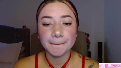 Snapshot of abril_lovee2 chatting on 02-14-25, 07:44 Abril online show from 02-14-25, 07:44