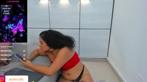Abril  online show from 01-25-25, 10:29