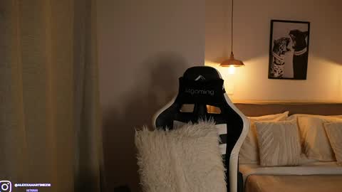 My name is Alexa. Please say hello I like to chat with you. If you have requests please use tip online show from 06-05-26, 11:21