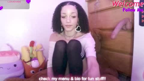 Peach online show from 11-19-25, 05:07