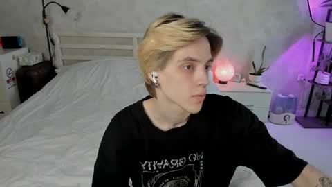 Snapshot of abslut chatting on 05-28-26, 12:46 Nick online show from 05-28-26, 12:46