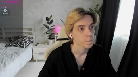 Snapshot of abslut chatting on 06-10-26, 10:03 Nick online show from 06-10-26, 10:03