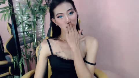 Snapshot of absolutelyselfsucker69 chatting on 12-23-24, 05:43 Miss Sophie online show from 12-23-24, 05:43