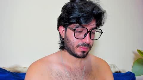 R. online show from 02-05-25, 01:44