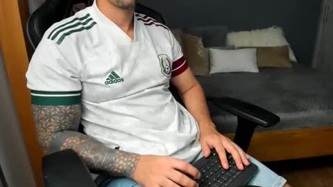 adam clarke online show from 06-11-26, 02:53