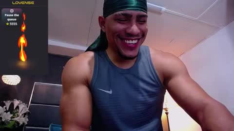 adam_fit19cm online show from 11-07-25, 02:06