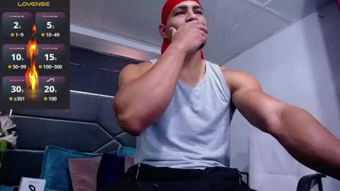 adam_fit19cm online show from 11-25-25, 01:55