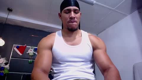 adam_fit19cm online show from 12-04-25, 01:53