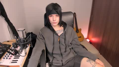 Snapshot of adam_rocket chatting on 10-17-25, 01:31  Adam online show from 10-17-25, 01:31