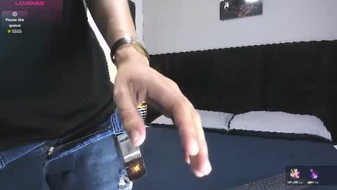 adam_walker_1 online show from 06-25-26, 03:16