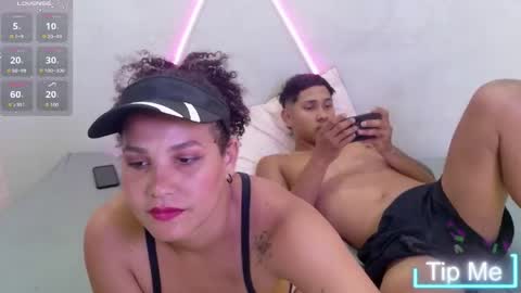 Snapshot of adams_niki chatting on 05-05-26, 07:00 ADAMS Y NIKI online show from 05-05-26, 07:00