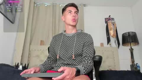 Snapshot of adams_ricci chatting on 02-11-25, 10:28 Adams online show from 02-11-25, 10:28