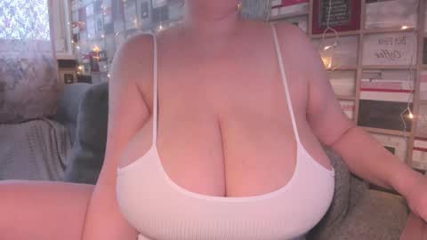 Snapshot of adamsvictory chatting on 12-26-24, 10:48 Victoria online show from 12-26-24, 10:48