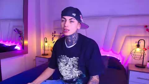 AdamsWalkerr  online show from 02-05-26, 11:48