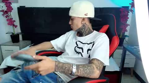 AdamsWalkerr  online show from 02-17-26, 12:23