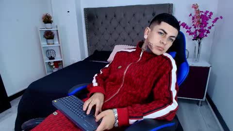 AdamsWalkerr  online show from 03-17-26, 12:08