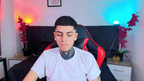 AdamsWalkerr  online show from 04-19-26, 01:10