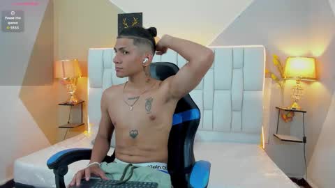 Snapshot of adan_oriol chatting on 11-25-25, 03:06 Adan Oriol online show from 11-25-25, 03:06