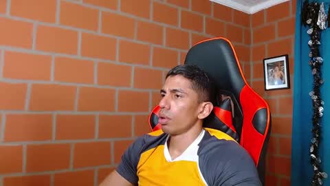 Snapshot of adan_sin1 chatting on 12-19-24, 11:03 Adan Sin online show from 12-19-24, 11:03