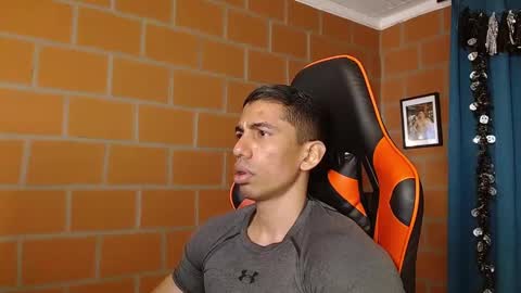 Snapshot of adan_sin1 chatting on 01-18-25, 05:48 Adan Sin online show from 01-18-25, 05:48
