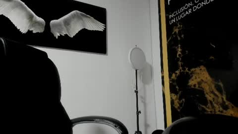 Snapshot of adan_smith_ chatting on 06-11-26, 04:43 online show from 06-11-26, 04:43
