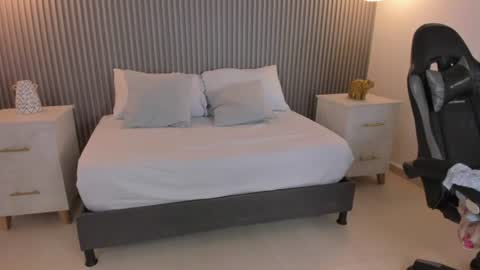 Snapshot of adarna13_ chatting on 06-11-26, 12:32 A D A R N A online show from 06-11-26, 12:32