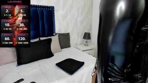 Snapshot of addictivexts chatting on 12-14-25, 01:27 NIcolle online show from 12-14-25, 01:27