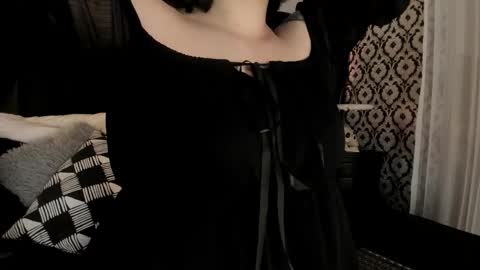 Snapshot of adeelinee chatting on 11-22-25, 07:46 Ade online show from 11-22-25, 07:46