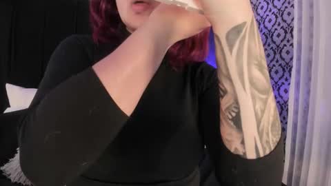 Snapshot of adeelinee chatting on 11-28-25, 07:49 Ade online show from 11-28-25, 07:49