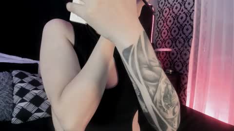 Snapshot of adeelinee chatting on 02-12-26, 08:04 Ade online show from 02-12-26, 08:04