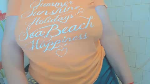 Snapshot of adelamilfsexy chatting on 02-14-25, 07:02 izabellamilf online show from 02-14-25, 07:02