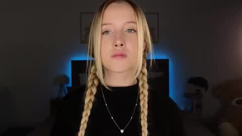 Adele online show from 03-25-26, 08:59