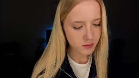 Adele online show from 04-15-26, 09:04