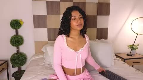 Andrea online show from 02-11-25, 01:41