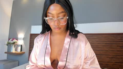 Snapshot of adelehottman chatting on 09-24-25, 06:00 Adele online show from 09-24-25, 06:00