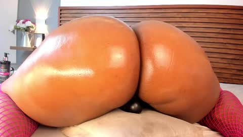 Snapshot of adelehottman chatting on 09-26-25, 06:23 Adele online show from 09-26-25, 06:23